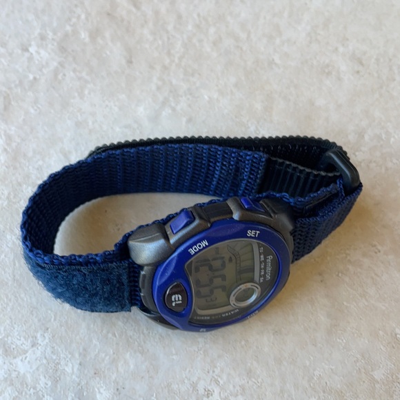 Armitron sports men battery water resistant 165ft chronograph alarm - Picture 3 of 6